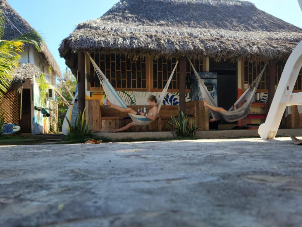 Green Belly Surf Hostel El Paredón Buena Vista Eksteriør bilde